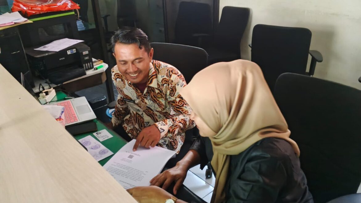 PUSKESOS DESA GINTUNG TENGAH DAN PENDAMPING PKH KECAMATAN CIWARINGIN MENGAKU MENGALAMI INTIMIDASI SAAT MENJALANKAN TUGAS PELAYANAN BANTUAN SOSIAL