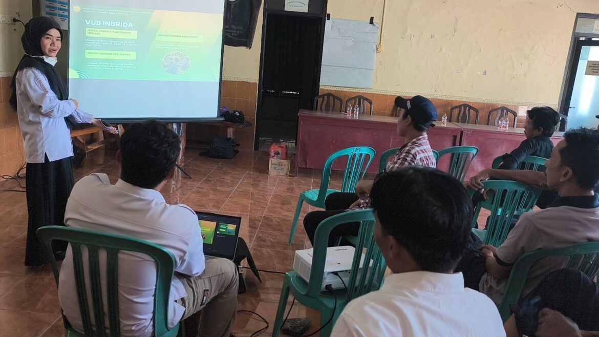Kenali Varietas, Tingkatkan Hasil Panen, TMMD ke-129 Kodim 0620 Gandeng Dinas Pertanian Edukasi Kelompok Tani Desa Luwung Kencana