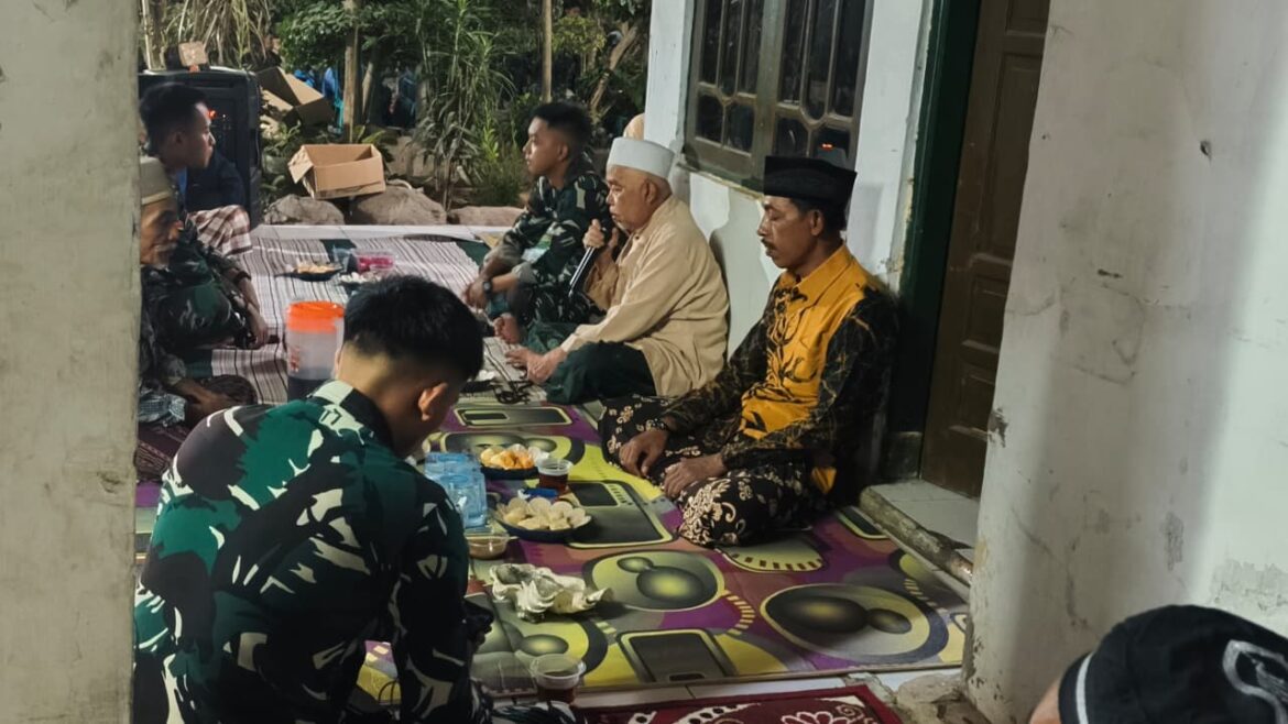 Menjalin Kedekatan dengan Warga, Anggota Satgas TMMD ke-129 Kodim 0620/Kab. Cirebon Ikuti Tahlil Almarhumah sebagai Wujud Sinergi dan Kebersamaan