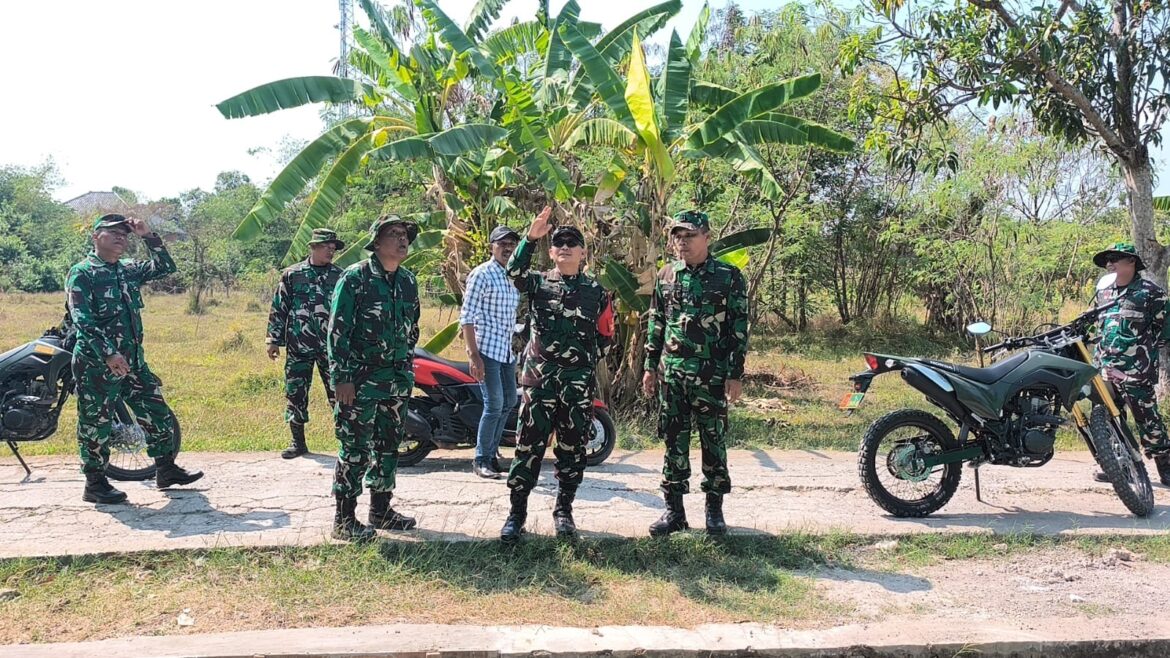 Pastikan Manfaat TMMD Tepat Sasaran, Danrem 063/Sunan Gunung Jati Tinjau Langsung Pelaksanaan dan Hasil Pembangunan TMMD ke-129 di Desa Luwung Kencana