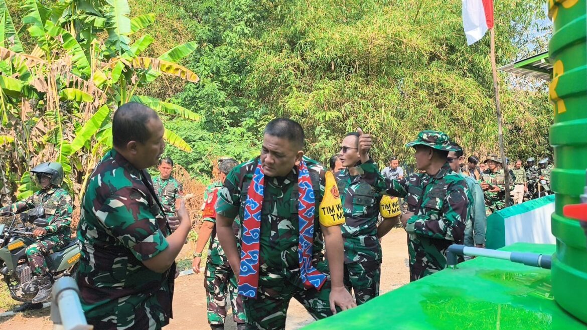 Evaluasi Pelaksanaan TMMD ke-129, Brigjen TNI Yohanes Toar Pioh Tinjau Sasaran Fisik dan Nonfisik di Cirebon