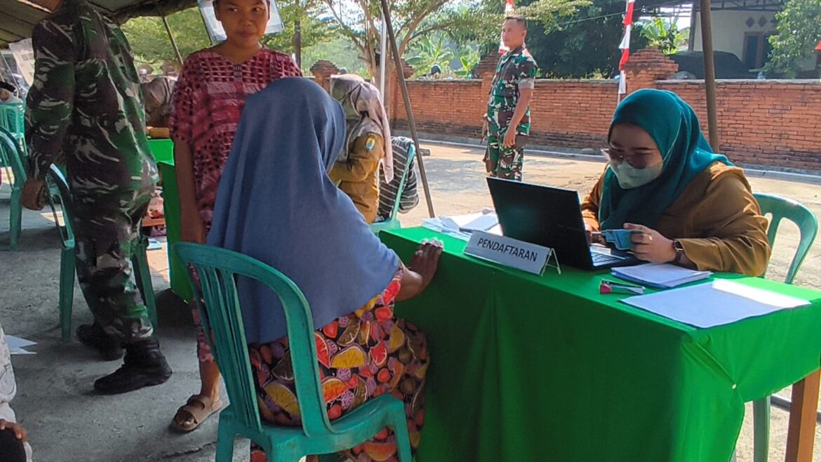 Sinergi TNI dan Puskesmas Bunder, TMMD ke-129 Kodim 0620/Kabupaten Cirebon Gelar Pengobatan Gratis